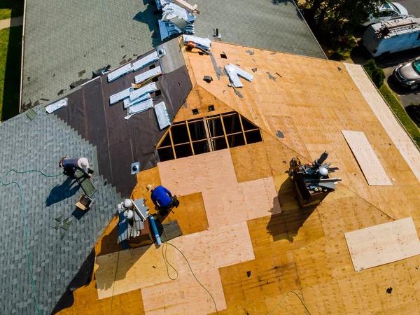 How to Choose a Roofing Contractor for Replacement in Plymouth